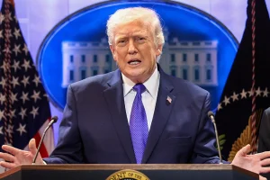 Ο Τραμπ αυξάνει στο 15% τους δασμούς σε όλες τις εισαγωγές από όλες τις χώρες