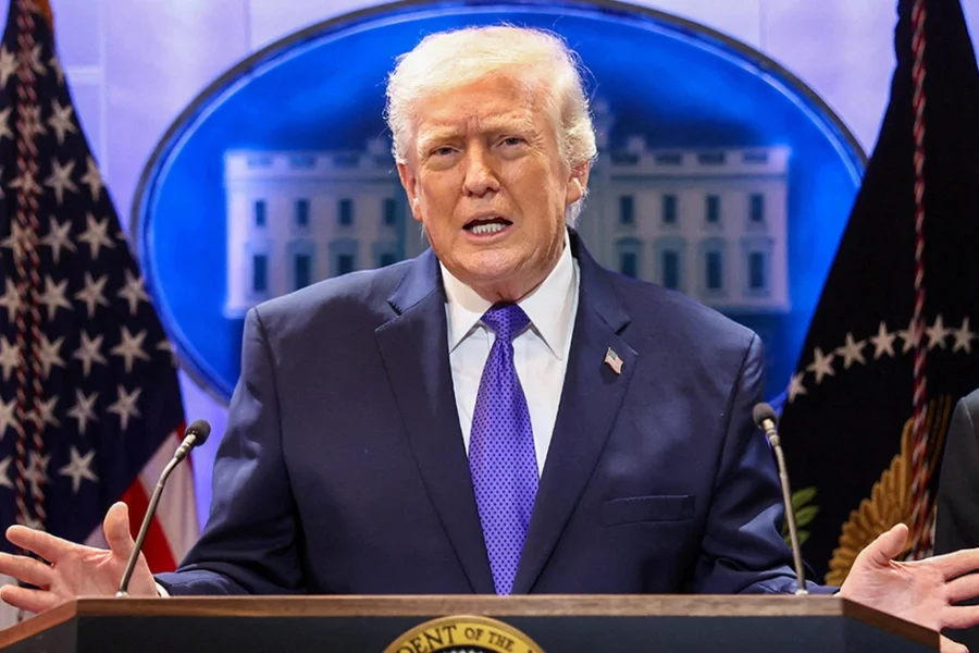 Ο Τραμπ αυξάνει στο 15% τους δασμούς σε όλες τις εισαγωγές από όλες τις χώρες