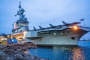 Το αεροπλανοφόρο Charles de Gaulle πέρασε το στενό του Γιβραλτάρ