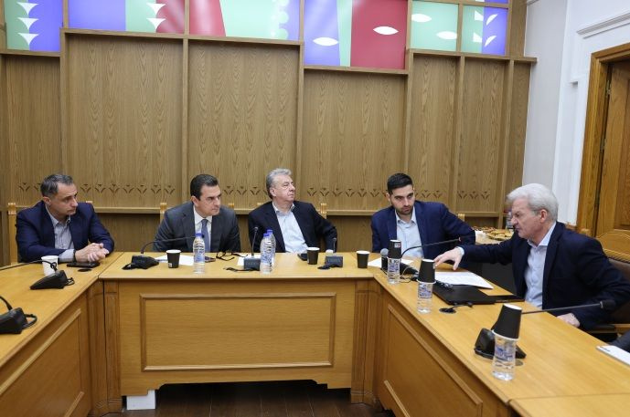 Με γεμάτη ατζέντα στη συνάντηση με τον Κώστας Σκρέκα ο Αλέξης Καλοκαιρινός