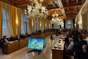 “Όχι” σε δομή μεταναστών παρουσία κόσμου από τις Μαλάδες – Όλα όσα έγιναν στη Λότζια