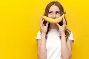 Το αγαπημένο κίτρινο φρούτο που «κατηγορείται» συχνά – Ποια είναι η αλήθεια