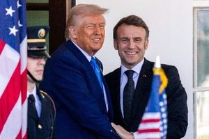 Επικοινωνία Τραμπ – Μακρόν για να ενημερώσει σχετικά με τις στρατιωτικές επιχειρήσεις στο Ιράν