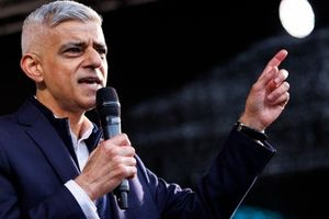 Επιστροφή στην Ευρωπαϊκή Ένωση ζητάει ο δήμαρχος του Λονδίνου, Σαντίκ Καν