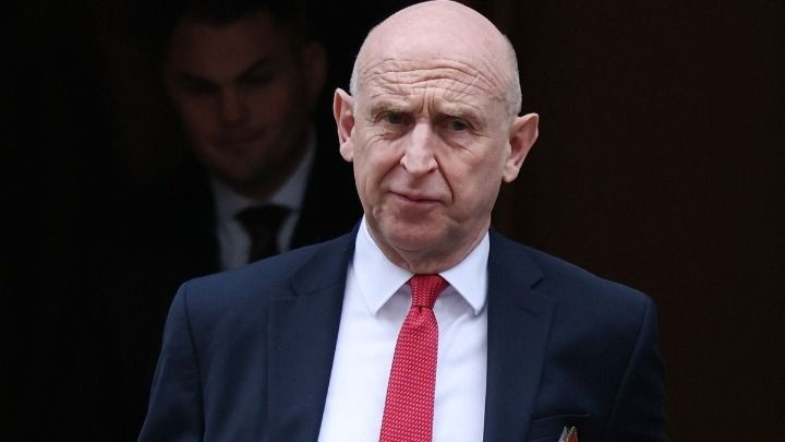 O Βρετανός υπουργός Άμυνας στην Κύπρο – Το Λονδίνο ανησυχεί