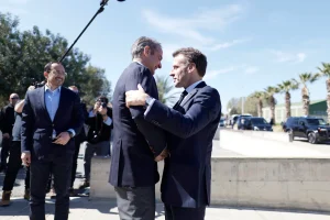 Στη Σούδα ο  Εμανουέλ Μακρόν για να δει το αεροπλανοφόρο «Ντε Γκωλ»