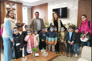 Παιδιά νηπιαγωγείου έψαλαν τα κάλαντα του Λαζάρου στο Δημαρχείο Δήμου Ρεθύμνης