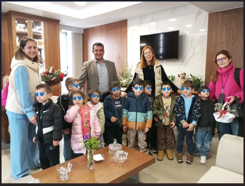 Παιδιά νηπιαγωγείου έψαλαν τα κάλαντα του Λαζάρου στο Δημαρχείο Δήμου Ρεθύμνης