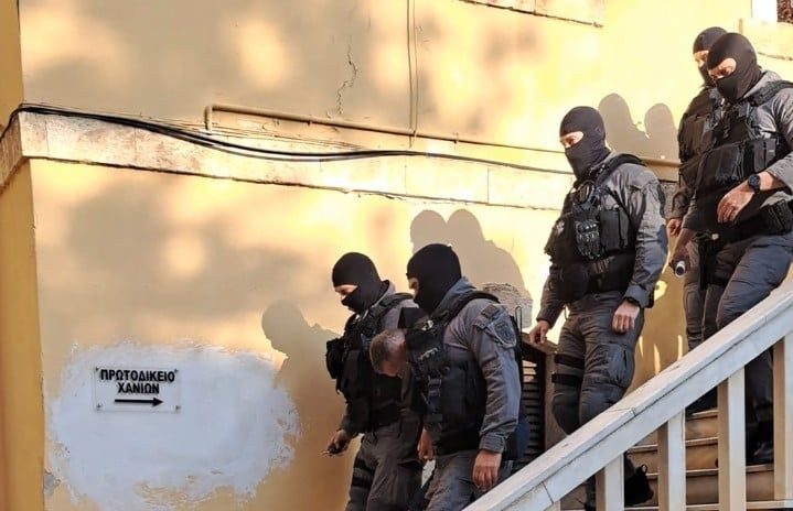 (ΦΩΤΟ & ΒΙΝΤΕΟ): Υπόθεση κατασκοπείας στη Σούδα: Τον δρόμο για την φυλακή πήρε ο Πολωνός