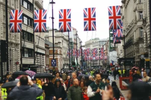 Βρετανία: Αλλαγή σχεδίων  για το Πάσχα  στο 40% των τουριστών, λόγω πολέμου