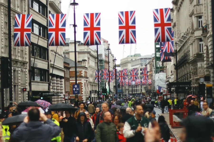 Βρετανία: Αλλαγή σχεδίων  για το Πάσχα  στο 40% των τουριστών, λόγω πολέμου