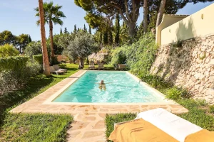 Oxford Economics: Ωφελημένη τουριστικά η Ελλάδα από τον πόλεμο