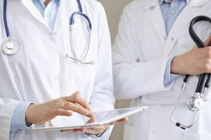 «Βγες έξω και βγάλε λεφτά μόνος σου»: Τεράστιο το ενδιαφέρον των γιατρών ΕΣΥ να δουλέψουν ως ιδιώτες