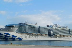 Το κρουαζιερόπλοιο “Sun Princess” στο λιμάνι της Σούδας