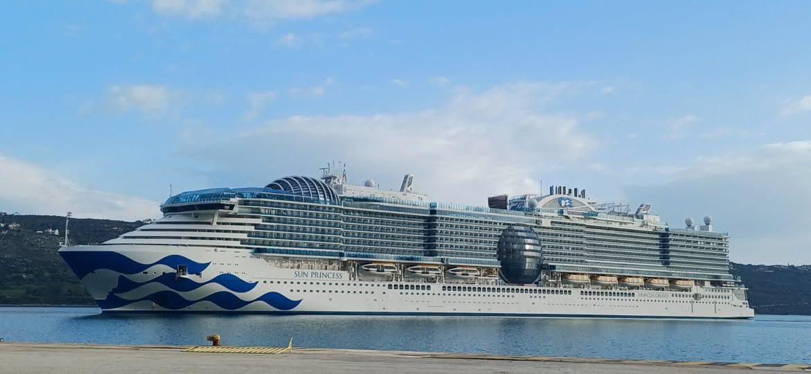 Το κρουαζιερόπλοιο “Sun Princess” στο λιμάνι της Σούδας