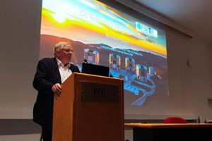 Ο καθηγητής Reinhard Genzer που ανακάλυψε μια υπερμεγέθη μαύρη τρύπα, μίλησε στο ΙΤΕ