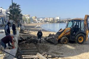 (ΦΩΤΟ) Χανιά: Άμεσες παρεμβάσεις στην Ακτή Παπανικολή ζητούν οι κάτοικοι της Νέας Χώρας από τον δήμαρχο