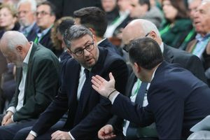 Συνέδριο ΠΑΣΟΚ: Εγκρίθηκαν οι αλλαγές σε πρόγραμμα και πολιτικές θέσεις – Στόχος το μπόνους των 50 εδρών, λέει ο Ανδρουλάκης