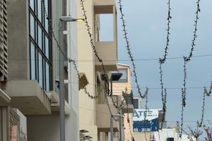 (ΦΩΤΟ): Φώτα… μεσημεριάτικα σε κεντρική οδό του Ηρακλείου