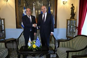 Οι διμερείς αμυντικές σχέσεις Ελλάδας-Κύπρου και οι εξελίξεις στη Μέση Ανατολή, στο επίκεντρο της συνάντησης Δένδια-Πάλμα