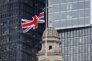 Πόλεμος στη Μέση Ανατολή: Το Λονδίνο ακροβατεί σε τεντωμένο σχοινί