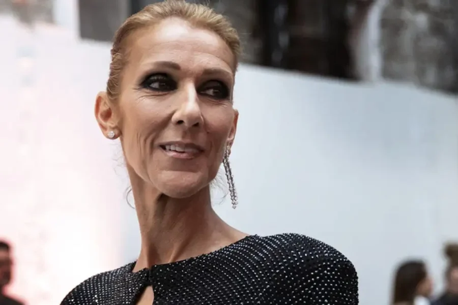 Παρίσι: Ο Πύργος του Άιφελ φωταγωγήθηκε για τη μεγάλη επιστροφή της Σελίν Ντιόν