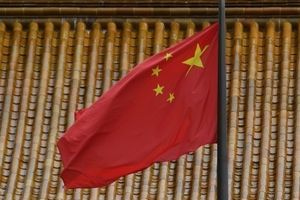 Το Πεκίνο επιδιώκει επικοινωνία με τις ΗΠΑ, αλλά δεσμεύεται να διατηρήσει τις δικές του “κόκκινες γραμμές”