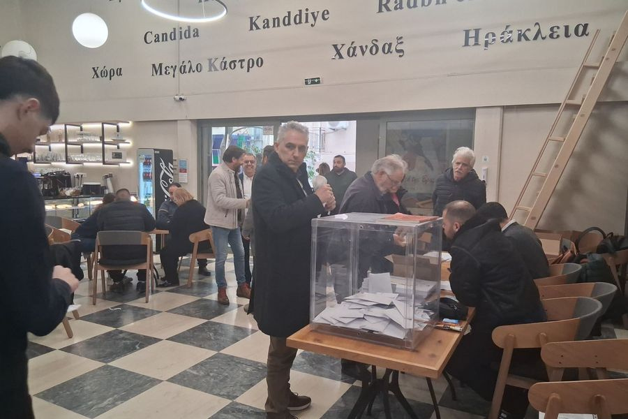 Ηράκλειο: 12.072 μέλη του ΠΑΣΟΚ προσήλθαν στις κάλπες για την εκλογή συνέδρων