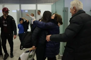 Συνεχίζεται ο επαναπατρισμός Ελλήνων από τη Μέση Ανατολή