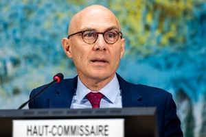 «Να διατηρήσουν την ψυχραιμία τους» ζητά από τους εμπολέμους ο ύπατος αρμοστής του ΟΗΕ