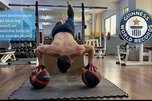 (ΒΙΝΤΕΟ) Ηράκλειο: Ο Γιώργος Κοτσίμπος σπάει το 13ο Παγκόσμιο Ρεκόρ Γκίνες