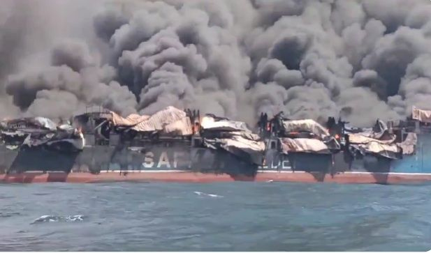 Το Ιράν κατέστρεψε άλλο ένα πετρελαιοφόρο που επιχείρησε να περάσει από το Στενό του Ορμούζ χωρίς άδεια