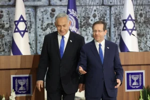 Ο πρόεδρος του Ισραήλ επέστρεψε στον Νετανιάχου τον φάκελο για την απονομή χάριτος, ζήτησε συμπληρωματικά στοιχεία