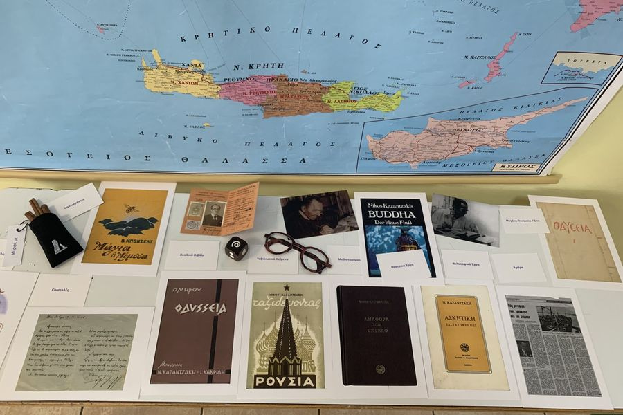 dont’ touch.. Μαθητές γνώρισαν τον Καζαντζάκη από εκπαιδευτική μουσειοσκευή