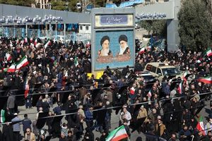 Πλήθη Ιρανών μετείχαν στην προσευχή της Παρασκευής κατά την 7η ημέρα του πολέμου