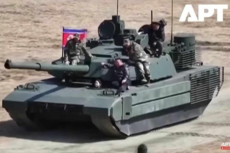 Κιμ Γιονγκ Ουν: Ο ηγέτης της Βόρειας Κορέας έκανε βόλτα πάνω σε τανκ μαζί με τη 13χρονη του