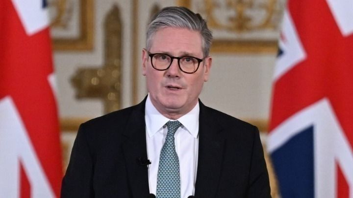 Ο Κιρ Στάρμερ καταδικάζει τη “βαθιά σοκαριστική αντισημιτική επίθεση” στο Λονδίνο