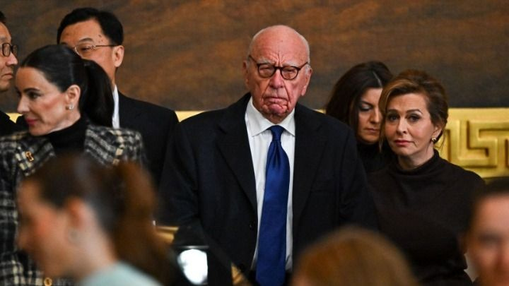 Ο Χιου Τζάκμαν τραγούδησε στα 95α γενέθλια του Ρούπερτ Μέρντοχ