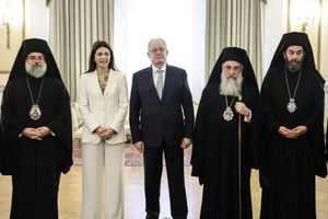 Οι Μητροπολίτες Κυδωνίας Τίτος και Λάμπης Ιωακείμ έδωσαν τη νενομισμένη Διαβεβαίωση στον ΠτΔ