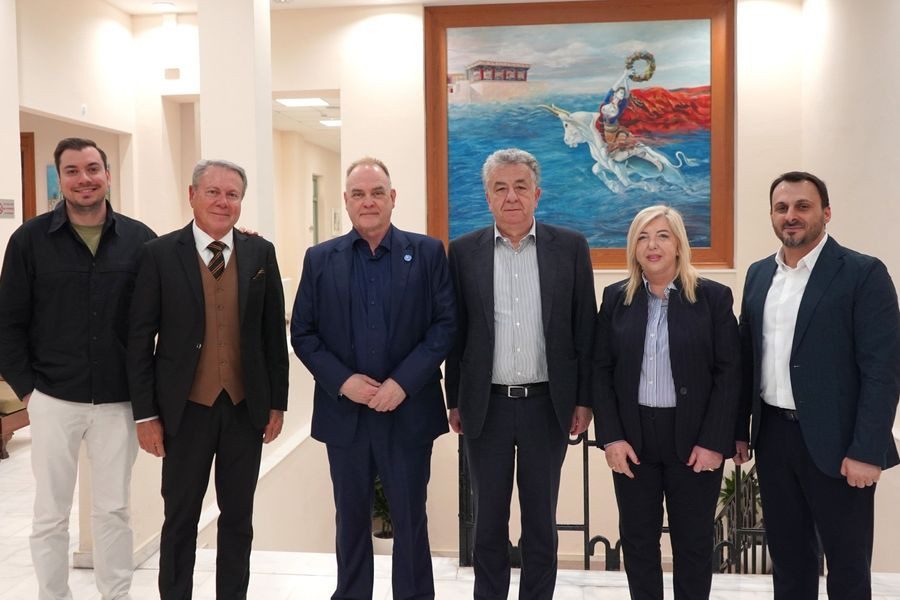 Ο Πρόεδρος της Ευρωπαϊκής Ομοσπονδίας Ζίου Ζίτσου και η Πρόεδρος της Ελληνικής Ομοσπονδίας του αθλήματος στον Περιφερειάρχη