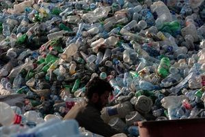 Πλαστικά μπουκάλια μετατρέπονται σε φάρμακο για τη νόσο του Πάρκινσον