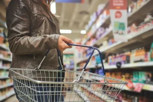 Αυτά είναι τα 61 προϊόντα των σούπερ μάρκετ στα οποία μπαίνει πλαφόν στο περιθώριο κέρδους