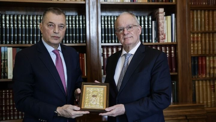 Προεδρικό Μέγαρο: Συνάντηση Κων. Τασούλα με τον πολιτικό διοικητή του Αγίου Όρους Αλ. Στεφανή