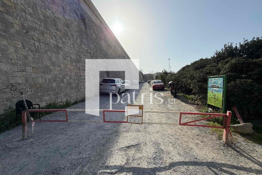 Ξεσηκώνονται για την κατάργηση της στάθμευσης οι τοπικοί φορείς