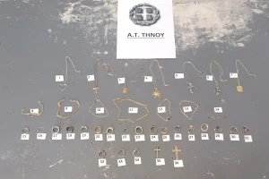 Τήνος: “Τσακωτός” από τις Αρχές 37χρονος με γεμάτες βαλίτσες από τάματα, χρήματα και τιμαλφή που είχε κλέψει από παγκάρι ναού