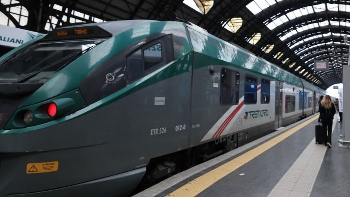 Διαδηλωτές οργάνωσαν καθιστική διαμαρτυρία στον σταθμό της Πίζας και εμπόδισαν την διέλευση τρένου που μετέφερε στρατιωτικό υλικό