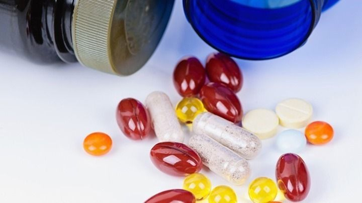 Βιταμίνες D και Β12: Σε ποιους, πότε και πώς – Επικίνδυνη η ανεξέλεγκτη λήψη τους