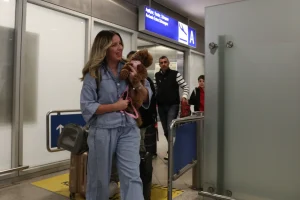 Επιχείρηση «Κιβωτός»: 101 Έλληνες επαναπατρίστηκαν από Ντουμπάι με τα 45 κατοικίδια τους