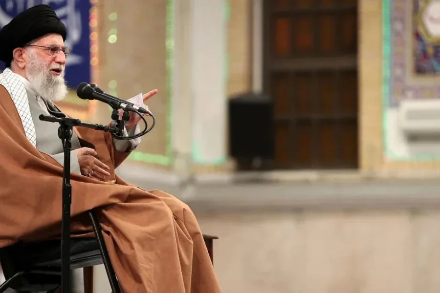 Ιράν: Ποιος θα αναλάβει τα ηνία μετά την εξόντωση του Χαμενεΐ; Οι πιθανοί διάδοχοι σε ένα θολό τοπίο