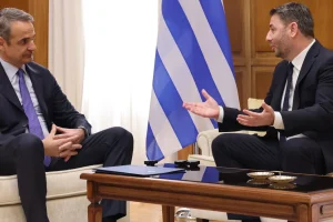 Ανδρουλάκης καλεί Μητσοτάκη στη Βουλή για το θέμα της ακρίβειας